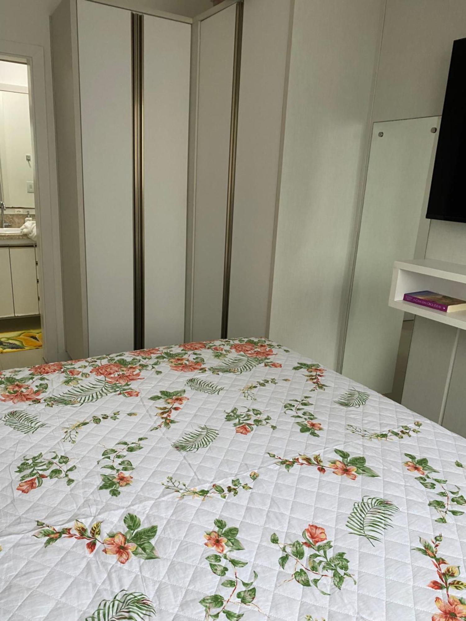 Homestay 1 Com Cama De Casal,em Compartilhado Ar Condicionado, Tv, E Wi-fi -frigobar