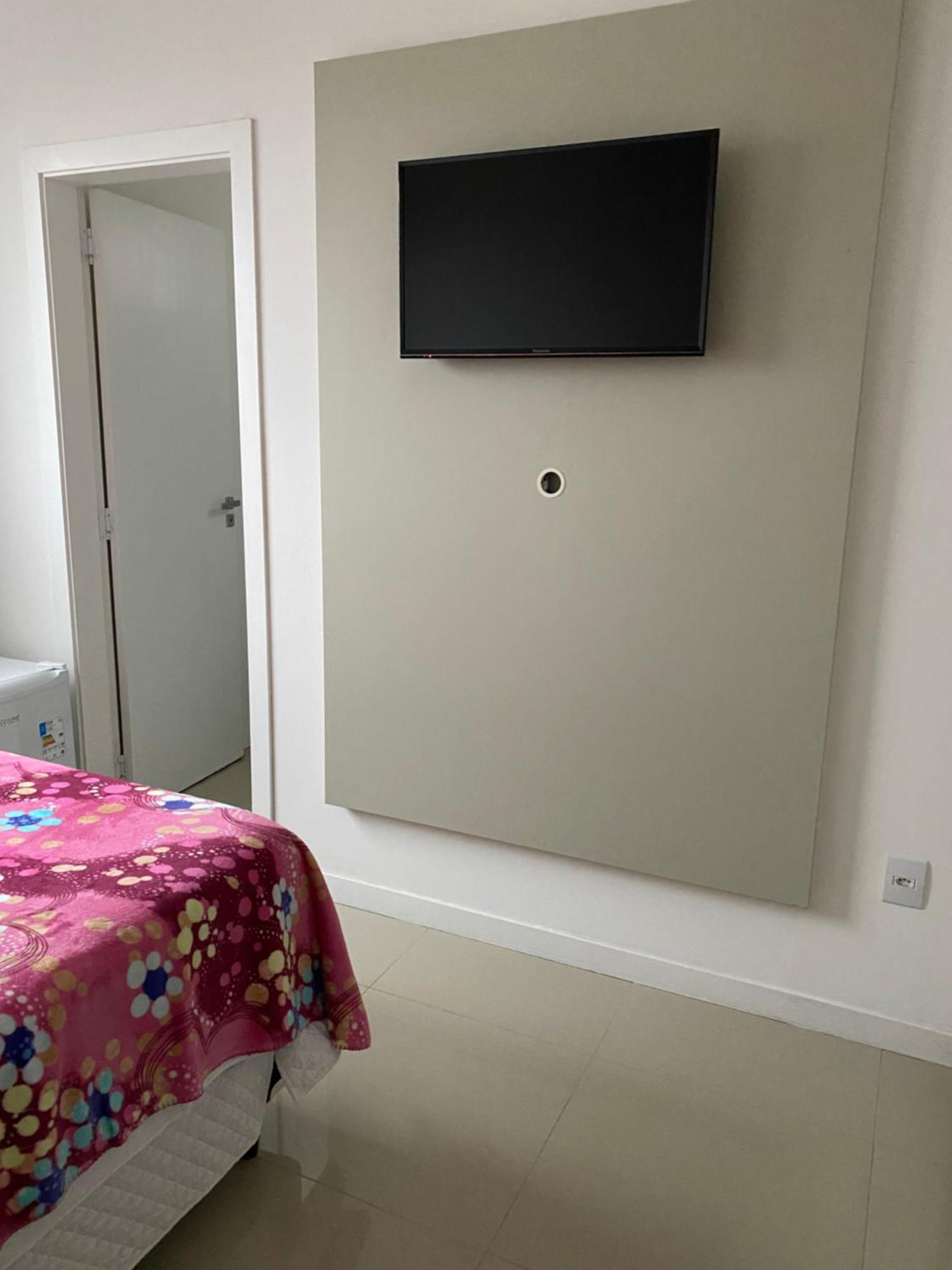 Homestay 1 Com Cama De Casal,em Compartilhado Ar Condicionado, Tv, E Wi-fi -frigobar *